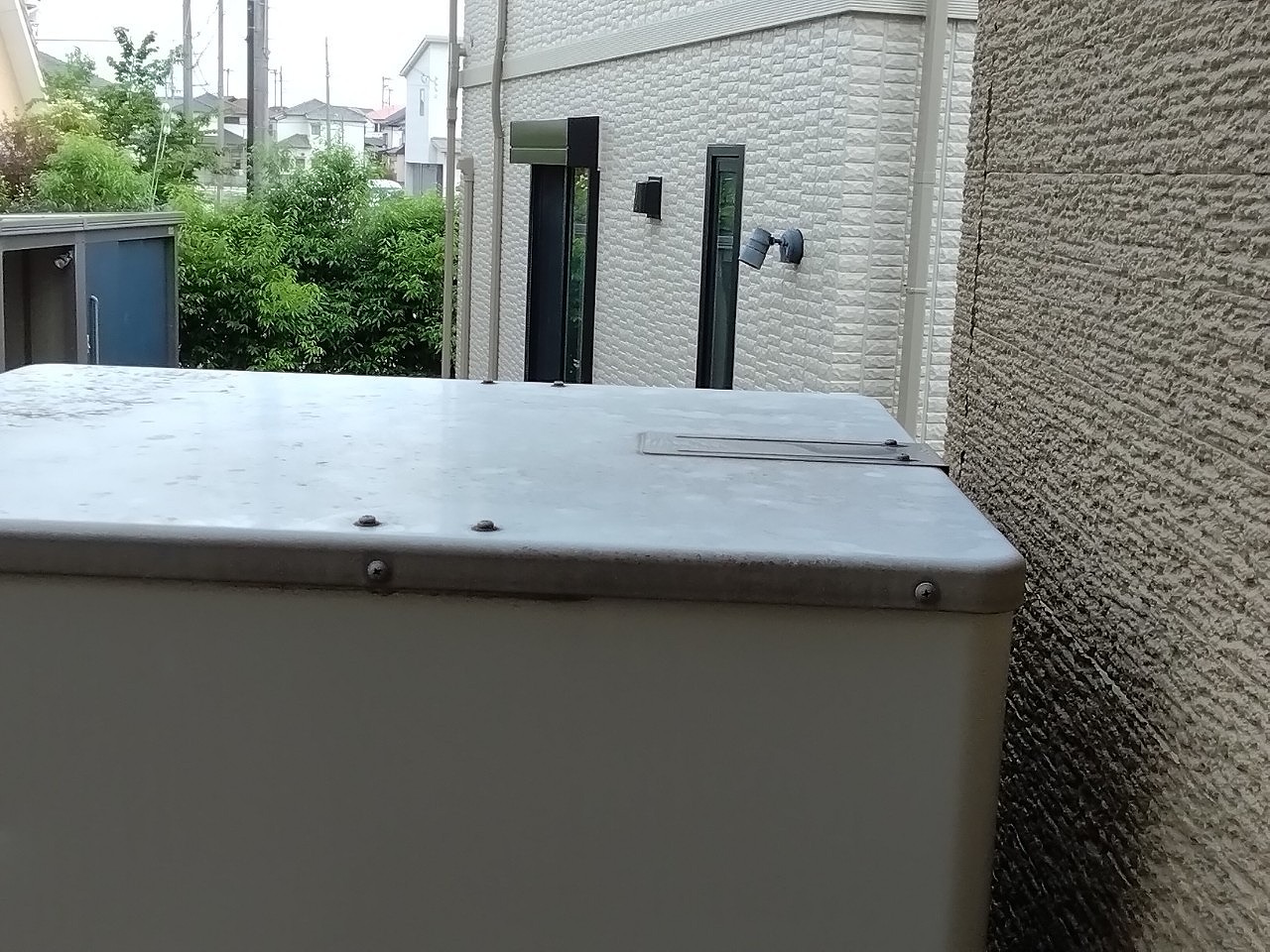 姫路市　エコキュート　天板　雹害